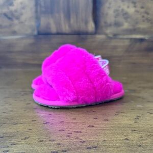 Toddler Ugg fuzzy pink sandals - Size 4/5